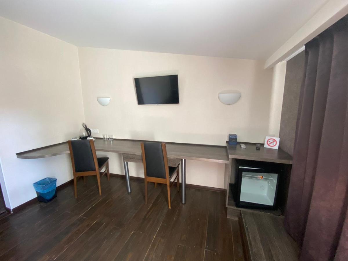 Afina Aparthotel Odessa Extérieur photo
